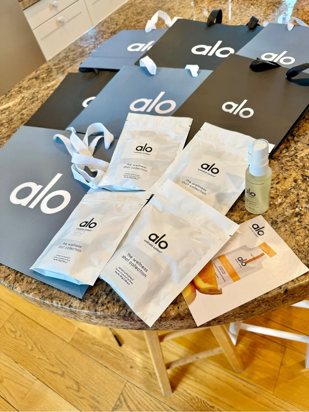 NWT Alo Yoga BUNDLE of Travel Wellness and (6) Paper Gift Bags , Cleanser